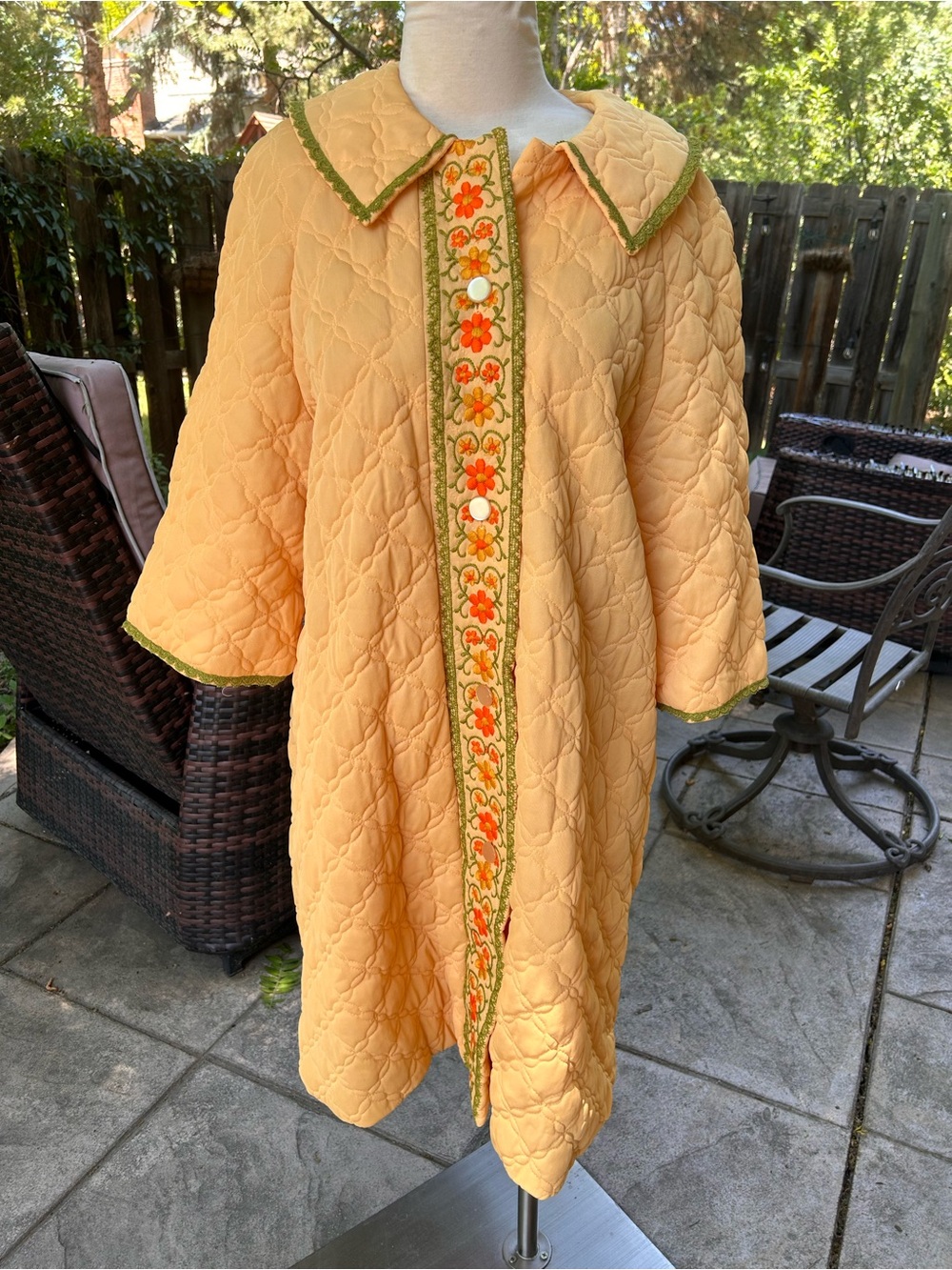Vintage Sears Roebuck 60s 70s Embroidered Quilted Button Down Robe Size Large